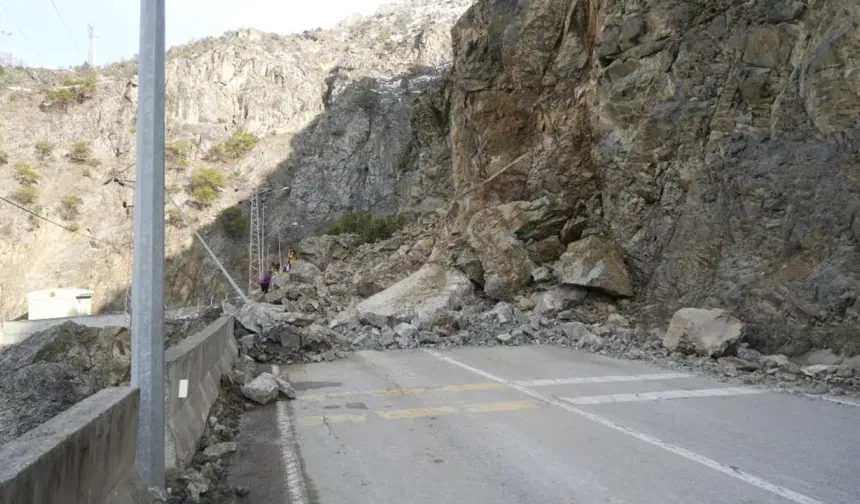 Karadeniz’de heyelan riskine kritik uyarı: “Yanlış müdahale tehlikeyi büyütüyor”